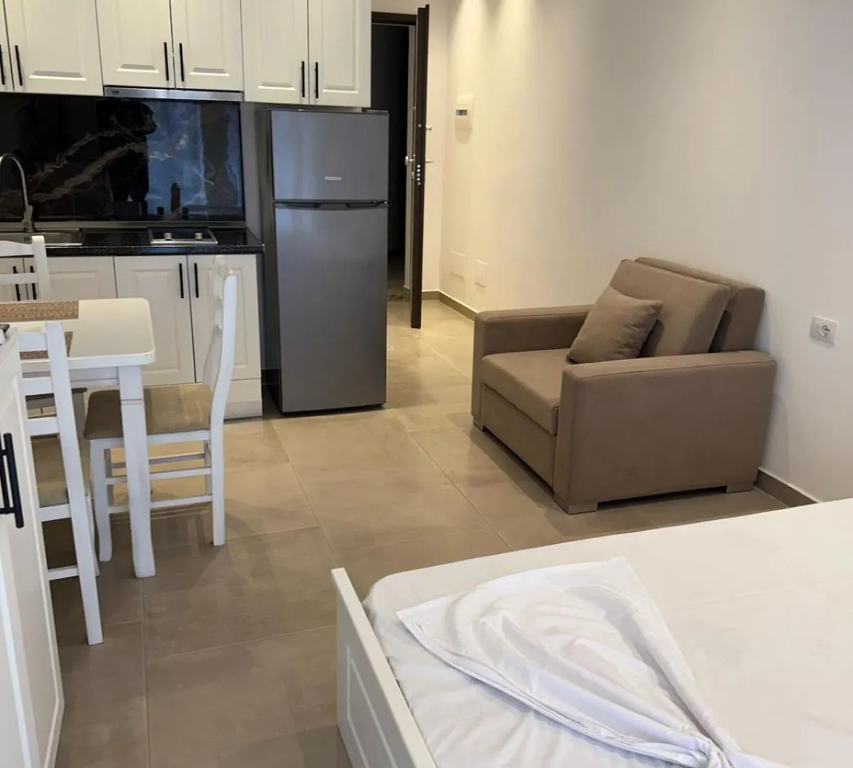 Guest Apartaments Shëngjin 公寓
